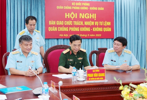 Đại tướng Phan Văn Giang chủ trì hội nghị bàn giao chức trách, nhiệm vụ Tư lệnh Quân chủng Phòng không-Không quân